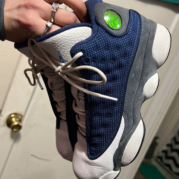 Size 4y flint jordan 13s they are in great condition jst need a lil wipe - Picture 3 of 5